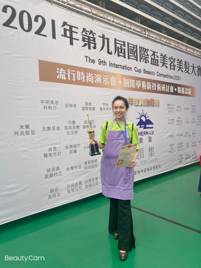 {"ARInfo":{"IsUseAR":false},"Version":"1.0.1","MakeupInfo":{"IsUseMakeup":false},"FaceliftInfo":{"IsChangeFacelift":false,"IsChangeThinFace":false,"IsChangeEyeLift":false,"IsChangeNose":false,"IsChangeMouth":false,"IsChangeFaceChin":false},"BeautyInfo":{"SwitchMedicatedAcne":false,"IsAIBeauty":false,"IsBrightEyes":false,"IsSharpen":false,"IsOldBeauty":false,"IsReduceBlackEyes":false},"HandlerInfo":{"AppName":1},"PhotoInfo":{"IsUseMultiPhotoMode":false},"BigMovieInfo":{"IsUseBigMovie":false},"FilterInfo":{"IsUseFilter":true,"FilterList":["ET1111003"],"FilterValueList":["0.8"],"FilterCount":1}}